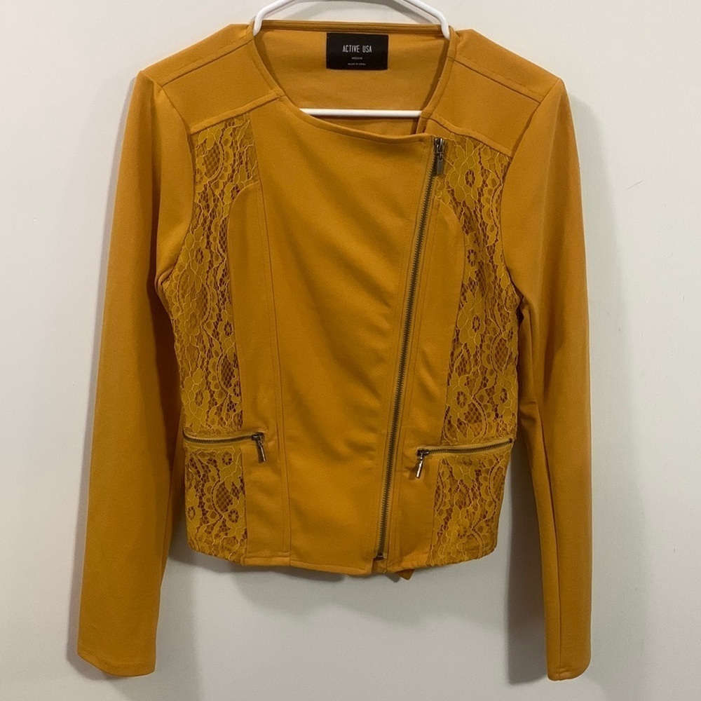 Active USA mustard color Lacey light jacket, Size Medium, very good condition.